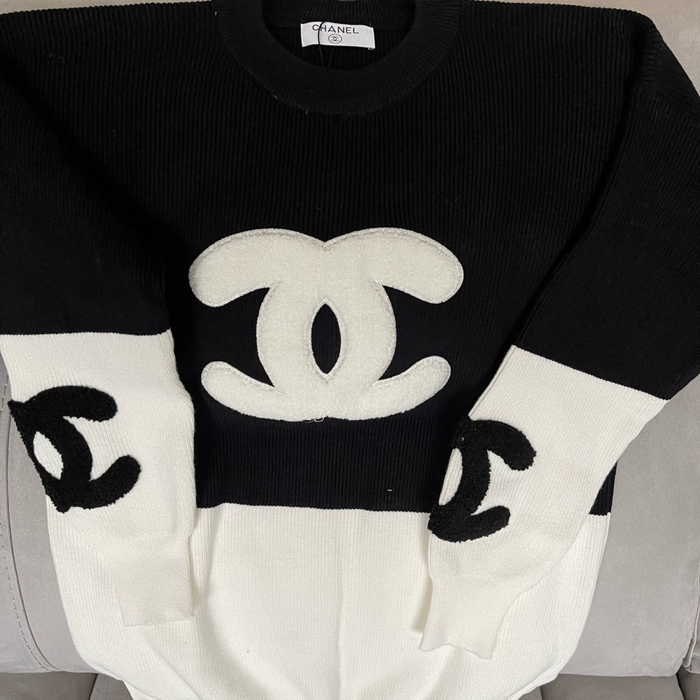 Chanel sweatshirt
